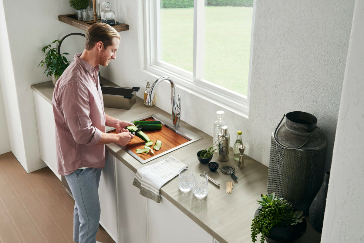 This compact Ruvati sink setup proves that even small spaces can offer full-size functionality and prep versatility. Copyright: Ruvati