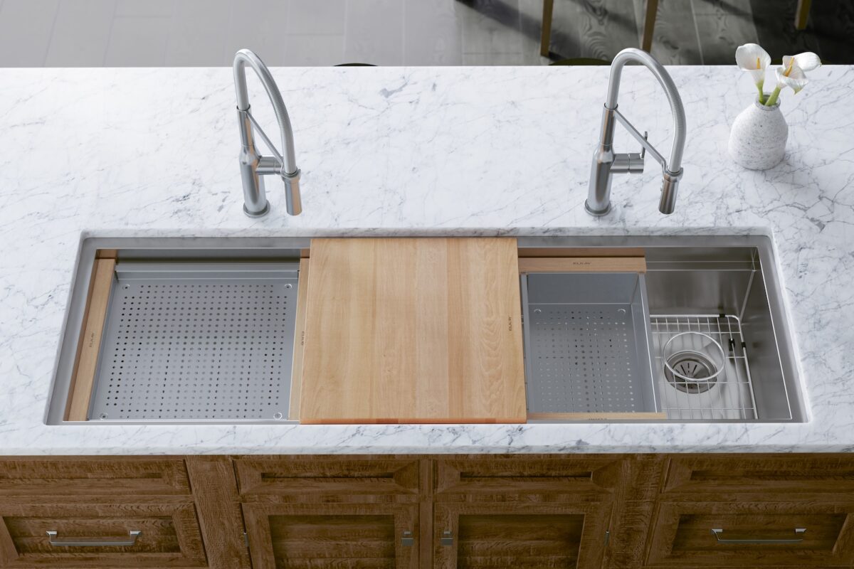 Double-faucet Quartz Luxe workstation sink